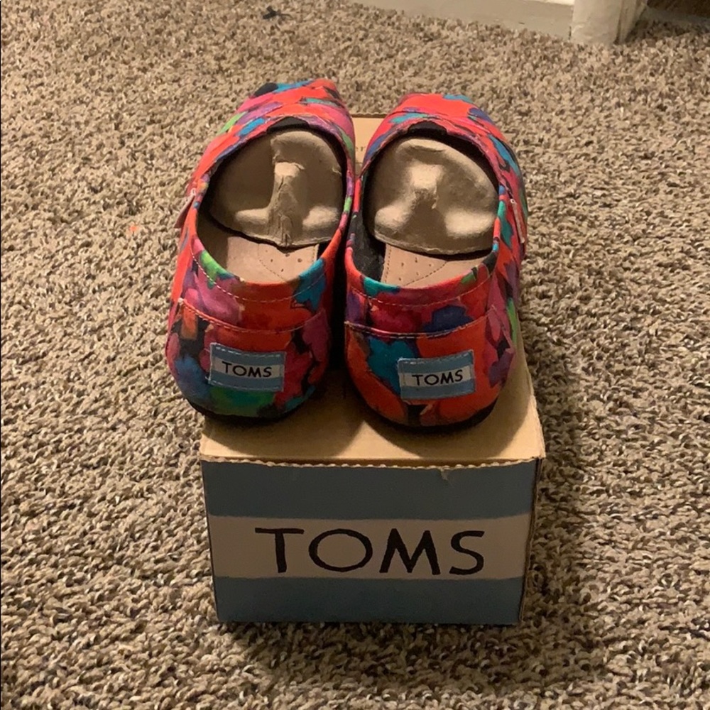 Toms - Picture 3 of 5